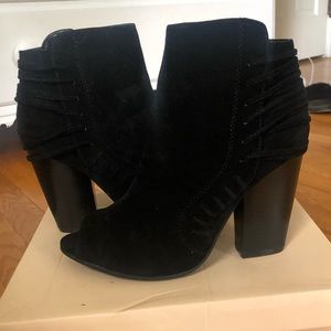 NEVER WORN Black Perp Toe Velvet Booties
